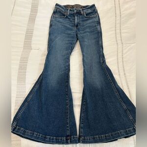 High Rise Flare Wrangler Jeans size 25 LIKE NEW